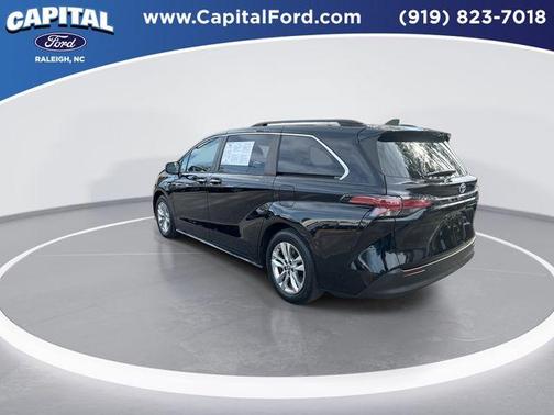 2022 Toyota Sienna XLE