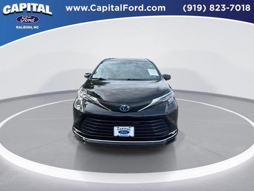 2022 Toyota Sienna XLE