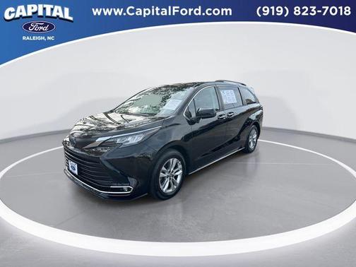 2022 Toyota Sienna XLE