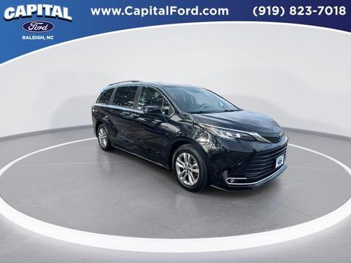 2022 Toyota Sienna XLE