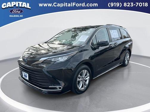 2022 Toyota Sienna XLE