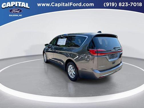 Granite Crystal Clearcoat Metallic 2023 Chrysler Pacifica Touring-L