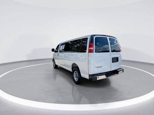 Summit White 2025 Chevrolet Express 3500 LT