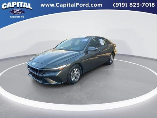 2024 Hyundai ELANTRA SE