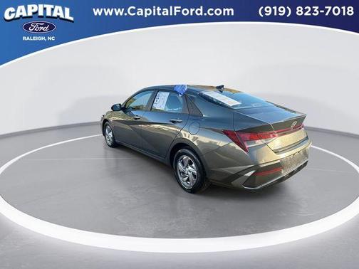 2024 Hyundai ELANTRA SE