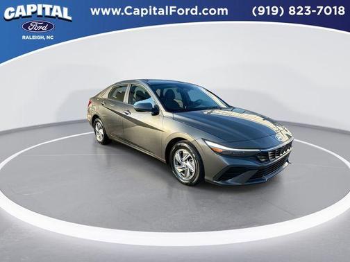 2024 Hyundai ELANTRA SE