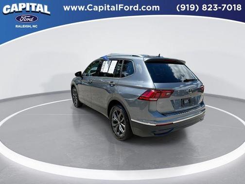 Platinum Gray Metallic 2024 Volkswagen Tiguan 2.0T SE