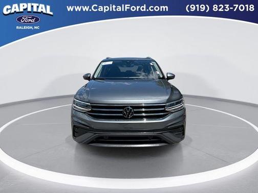 Platinum Gray Metallic 2024 Volkswagen Tiguan 2.0T SE