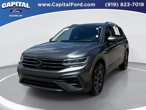 Platinum Gray Metallic 2024 Volkswagen Tiguan 2.0T SE