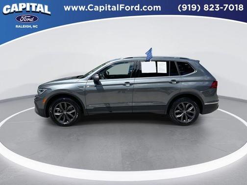 Platinum Gray Metallic 2024 Volkswagen Tiguan 2.0T SE