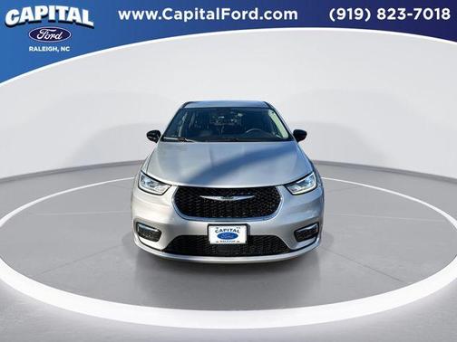 2024 Chrysler Pacifica Touring-L