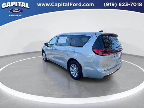 2024 Chrysler Pacifica Touring-L