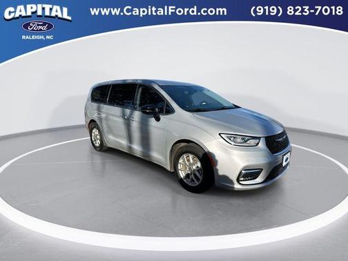 2024 Chrysler Pacifica Touring-L
