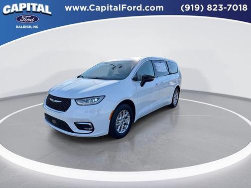 2024 Chrysler Pacifica Touring-L