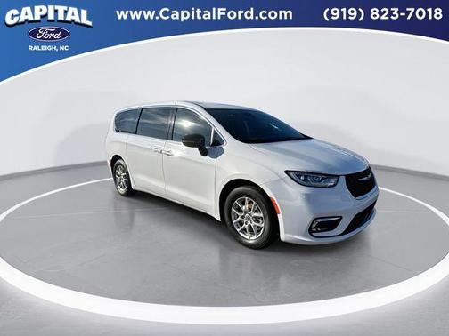 2024 Chrysler Pacifica Touring-L
