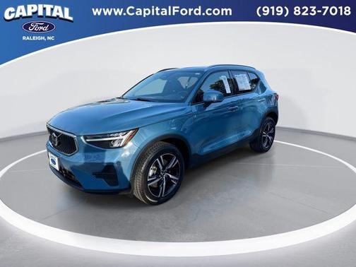 2023 Volvo XC40 B5 Core