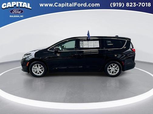 Diamond Black 2025 Chrysler Pacifica Select