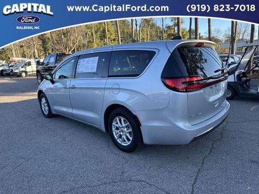 2024 Chrysler Pacifica Touring-L