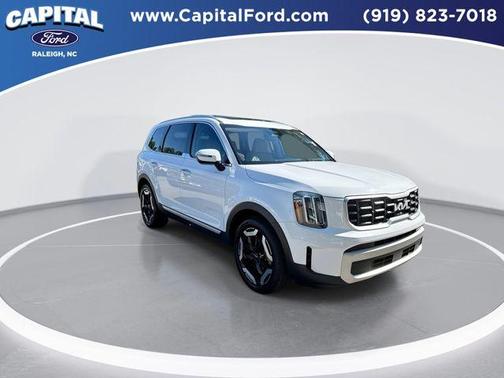 Glacial White Pearl 2024 Kia Telluride S