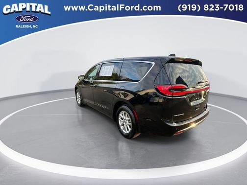2024 Chrysler Pacifica Touring-L