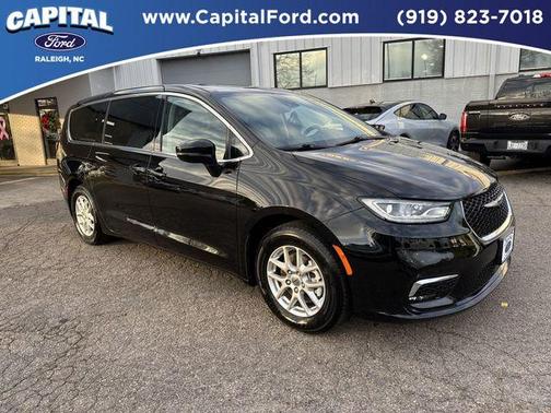 2024 Chrysler Pacifica Touring-L