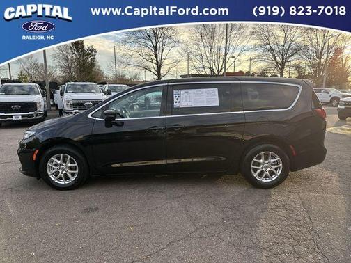 2024 Chrysler Pacifica Touring-L