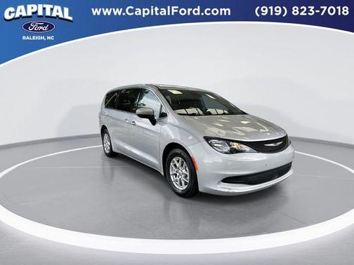 Silver Mist Clearcoat 2023 Chrysler Voyager LX