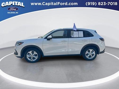 Platinum White Pearl 2023 Honda HR-V LX