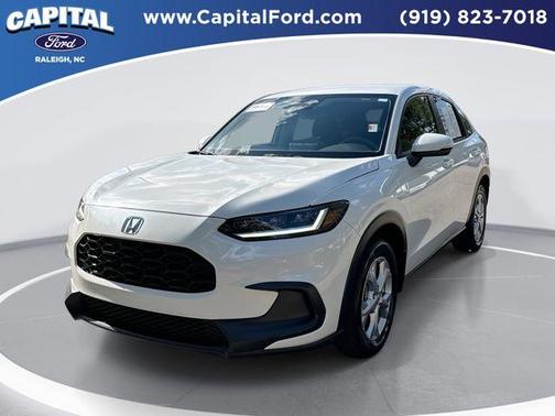 Platinum White Pearl 2023 Honda HR-V LX