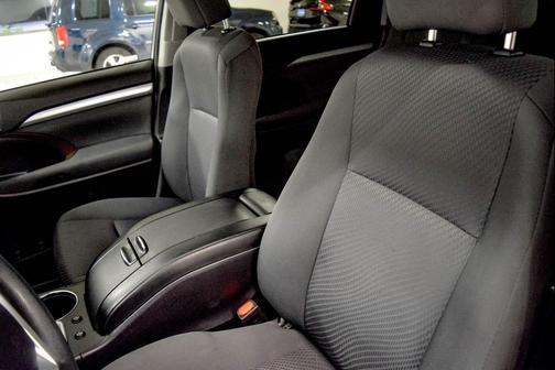2016 Toyota Highlander LE