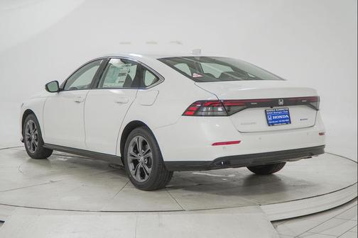 Platinum White Pearl 2026 Honda Accord Hybrid EX-L