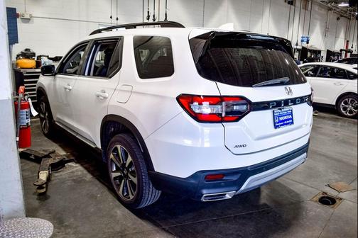 2023 Honda Pilot Touring 8-Passenger