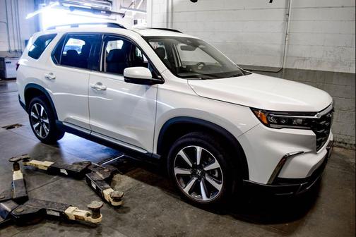 2023 Honda Pilot Touring 8-Passenger