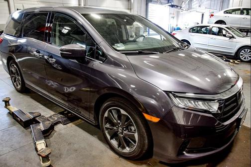 Modern Steel Metallic 2024 Honda Odyssey Elite