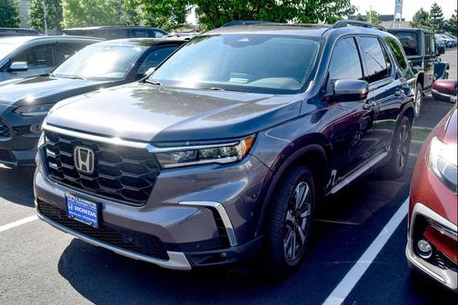 Modern Steel Metallic 2023 Honda Pilot Touring 8-Passenger