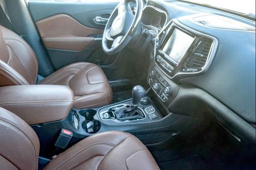 2019 Jeep Cherokee Overland