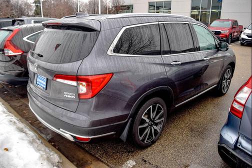 2022 Honda Pilot Touring 8-Passenger