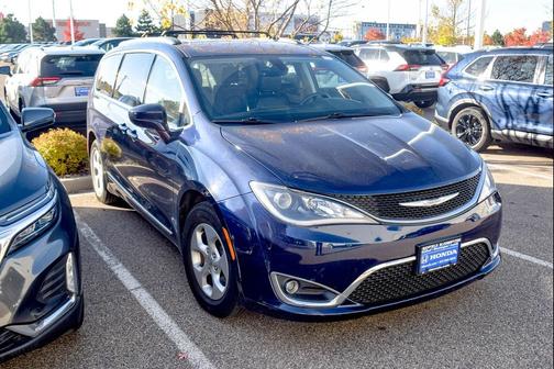 2017 Chrysler Pacifica Touring-L