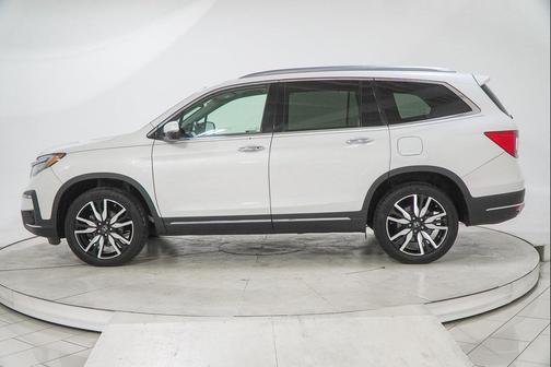 2022 Honda Pilot Touring 8-Passenger