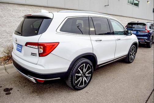 2022 Honda Pilot Touring 8-Passenger