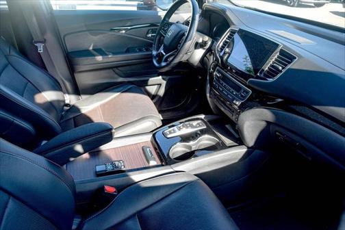 2022 Honda Pilot AWD Black Edition