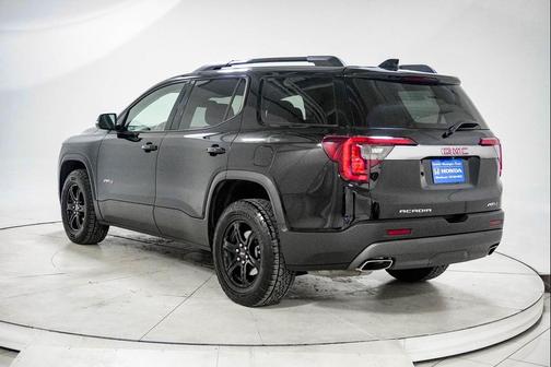 2023 GMC Acadia AWD AT4
