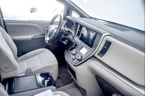 2017 Toyota Sienna LE