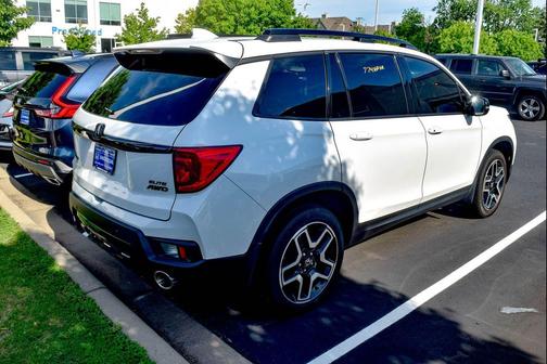 Platinum White Pearl 2022 Honda Passport AWD Elite
