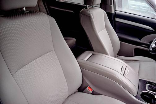 2017 Toyota Highlander LE