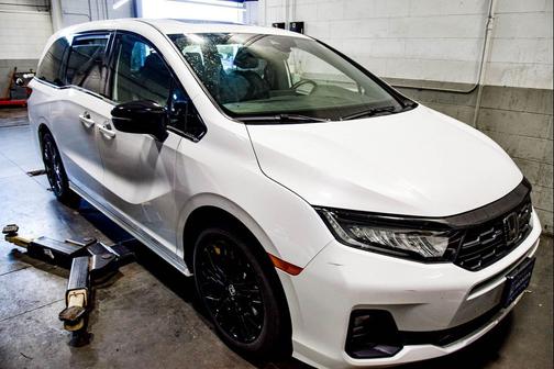 Platinum White Pearl 2025 Honda Odyssey Sport-L