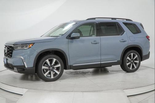 2025 Honda Pilot Touring 8-Passenger