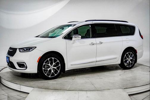 Bright White Clearcoat 2022 Chrysler Pacifica Limited