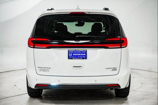 Bright White Clearcoat 2022 Chrysler Pacifica Limited