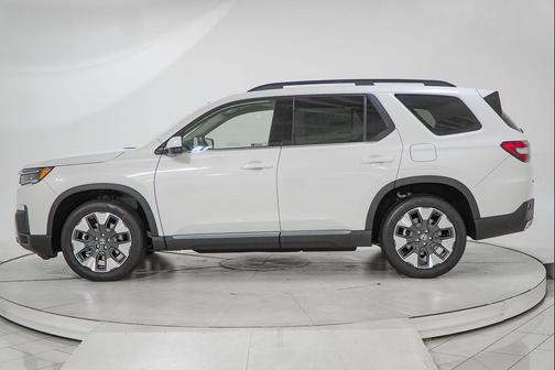 Platinum White Pearl 2026 Honda Pilot Touring 8-Passenger